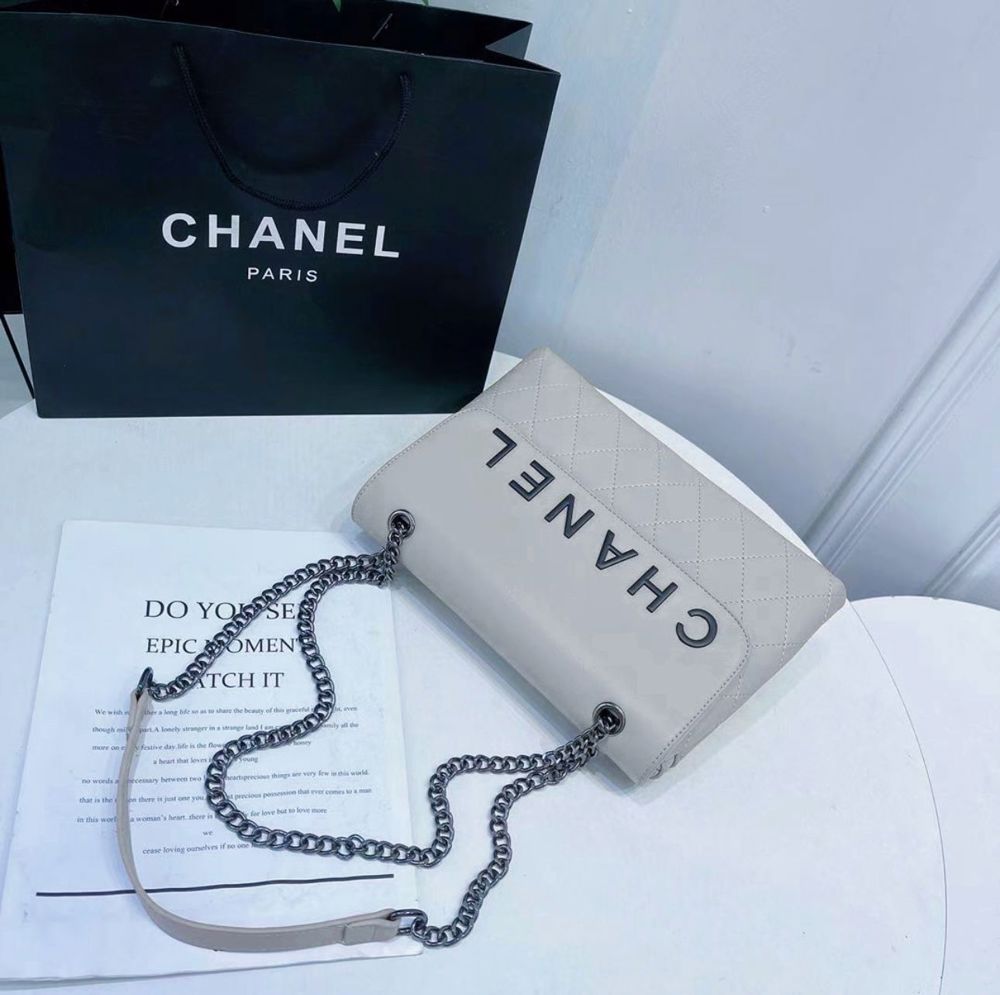 حقيبة شانيل فلاب بلمسة عصرية -  (Chanel Bold Flap)_thumbnail_3