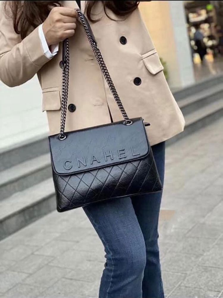 حقيبة شانيل فلاب بلمسة عصرية -  (Chanel Bold Flap)_thumbnail_2
