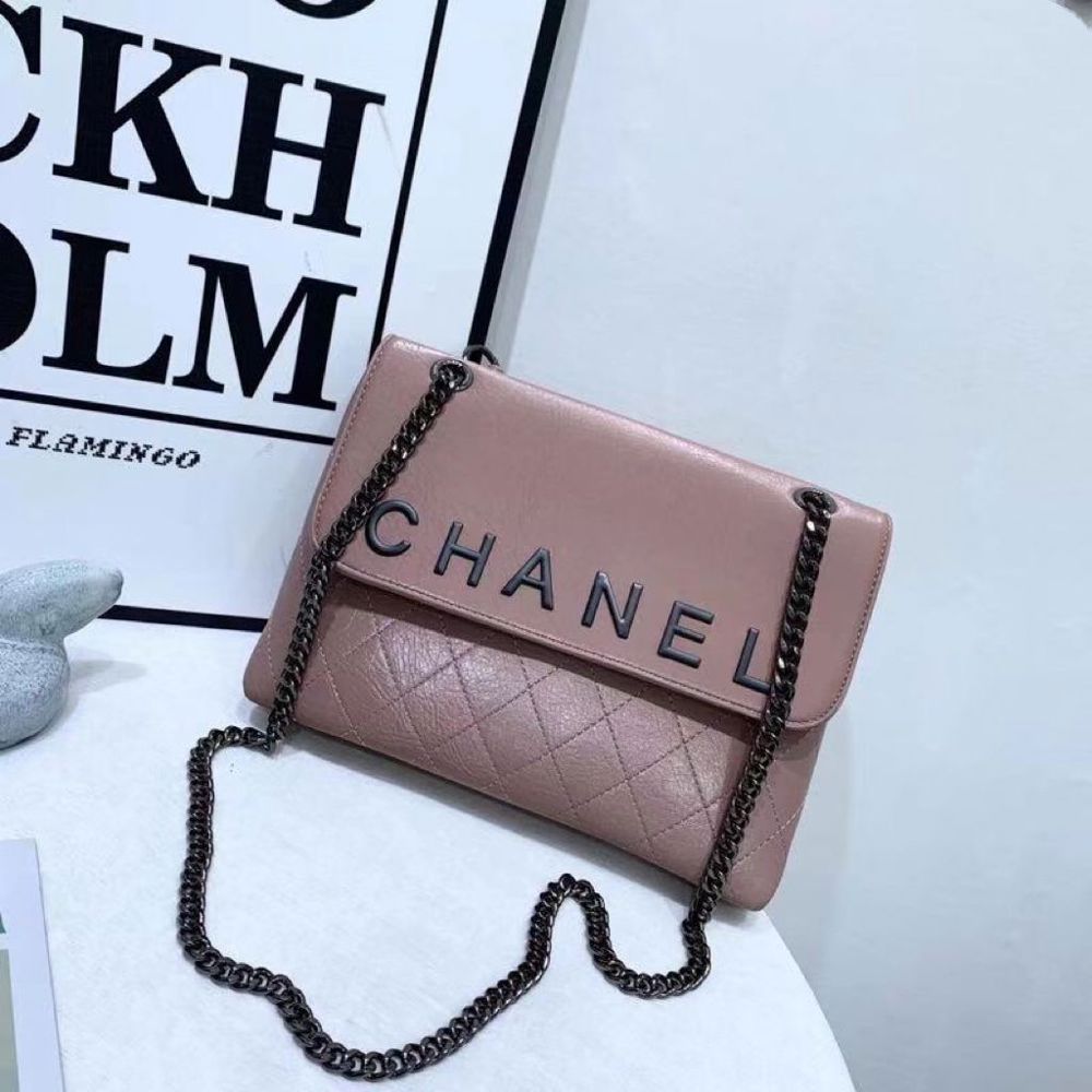 حقيبة شانيل فلاب بلمسة عصرية -  (Chanel Bold Flap)_thumbnail_1