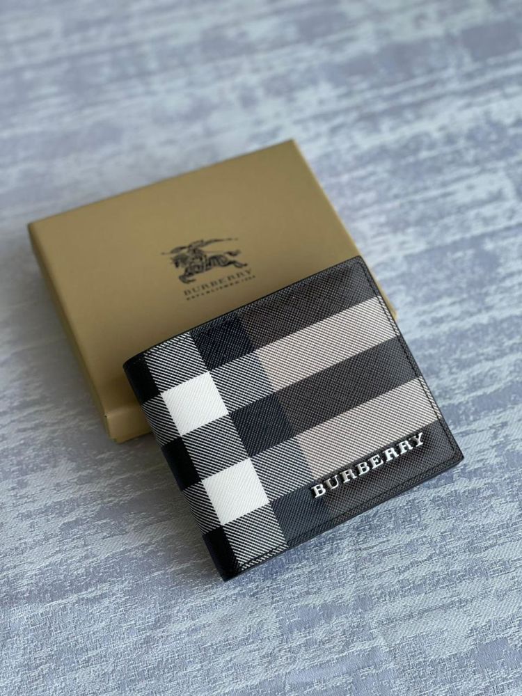 محافظ "لندن تشيك" الفاخرة - بربري كلاسيك (Burberry London Check & Charcoal Collection)_thumbnail_0