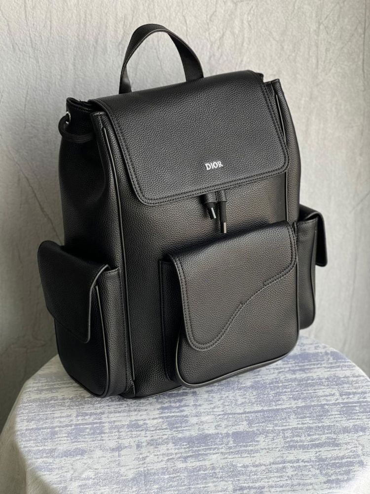حقيبة "رويال نوار" بلمسة السرج الأيقونية (Royal Noir Saddle Backpack)_thumbnail_0