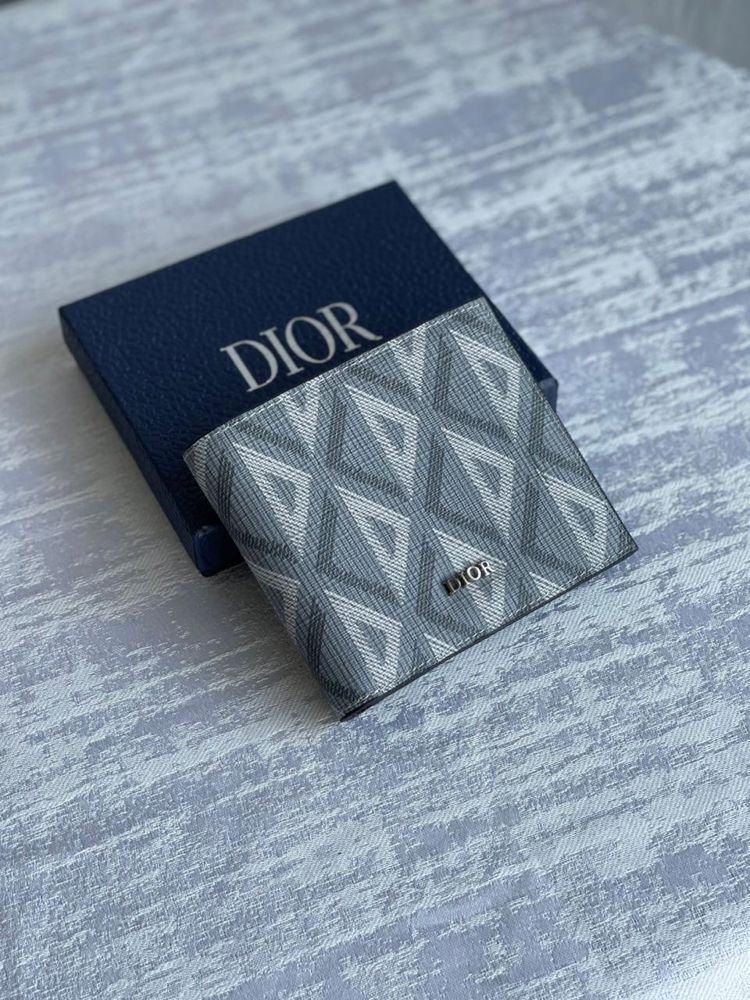 محافظ "ديور سيجنتشر" الحصرية - بنقشات أيقونية (Dior Signature & Oblique Wallet Collection)_thumbnail_2