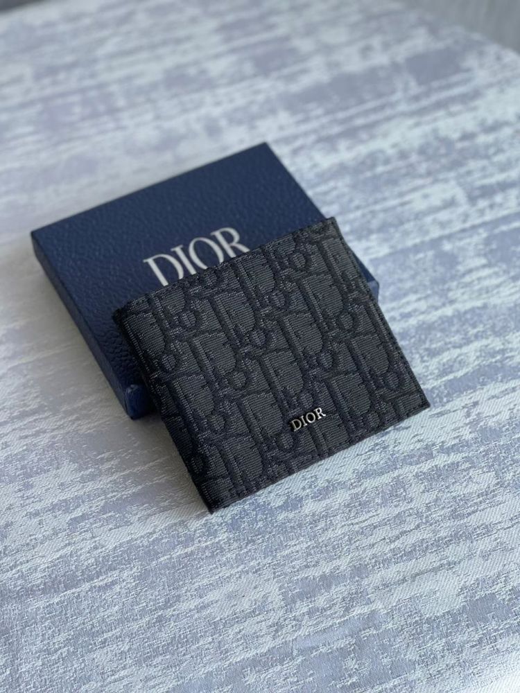 محافظ "ديور سيجنتشر" الحصرية - بنقشات أيقونية (Dior Signature & Oblique Wallet Collection)_thumbnail_1