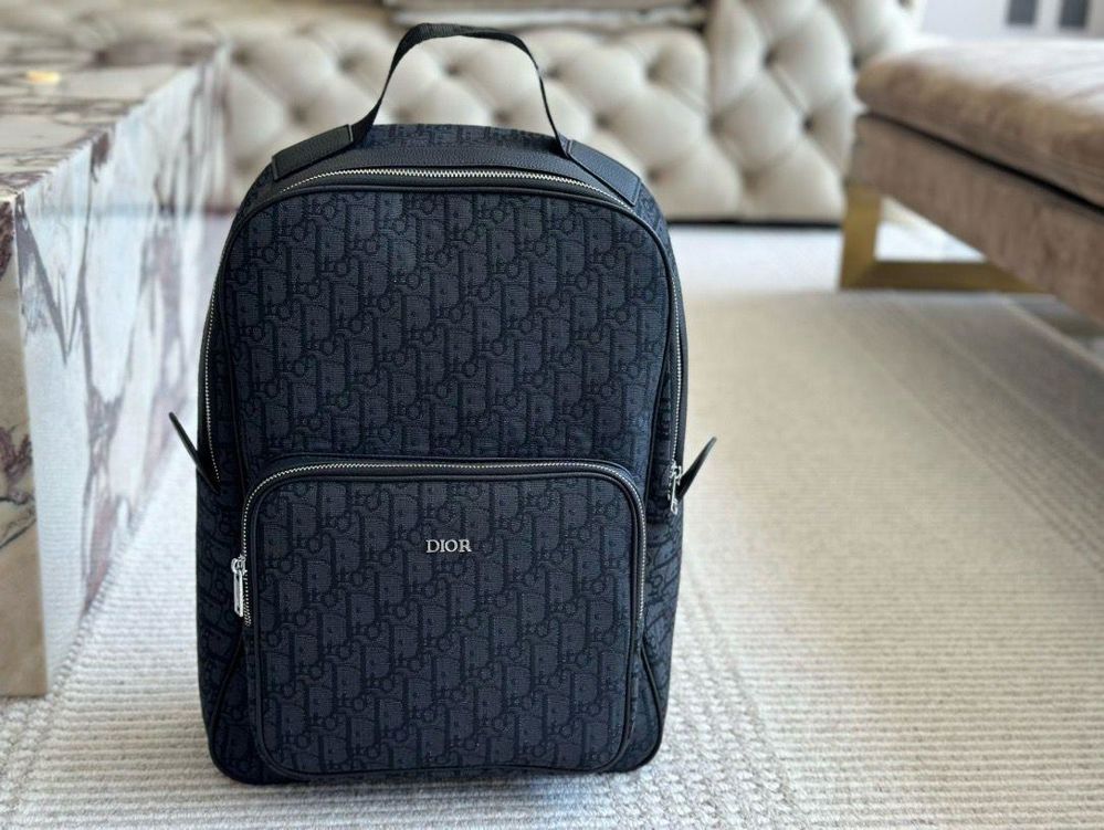 حقيبة "سيجنتشر مونوغرام" (Signature Monogram Backpack)_thumbnail_0